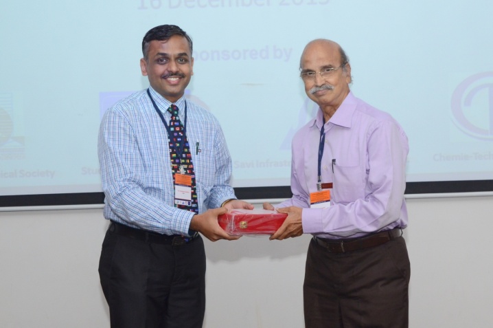 Felicitation of Chairman of session 1 – Prof. A. Sreerama Rao, President of IGS by Secreatray of ISSMGE TC 207, Prof. Deepankar Choudhury